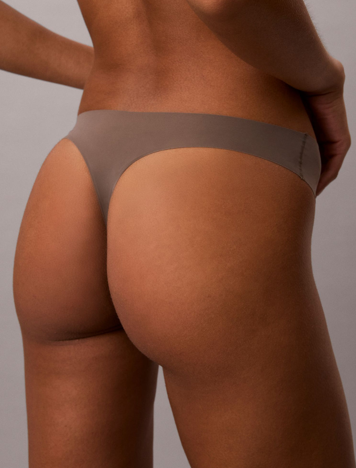 Invisibles Thong - Calvin Klein Underwear