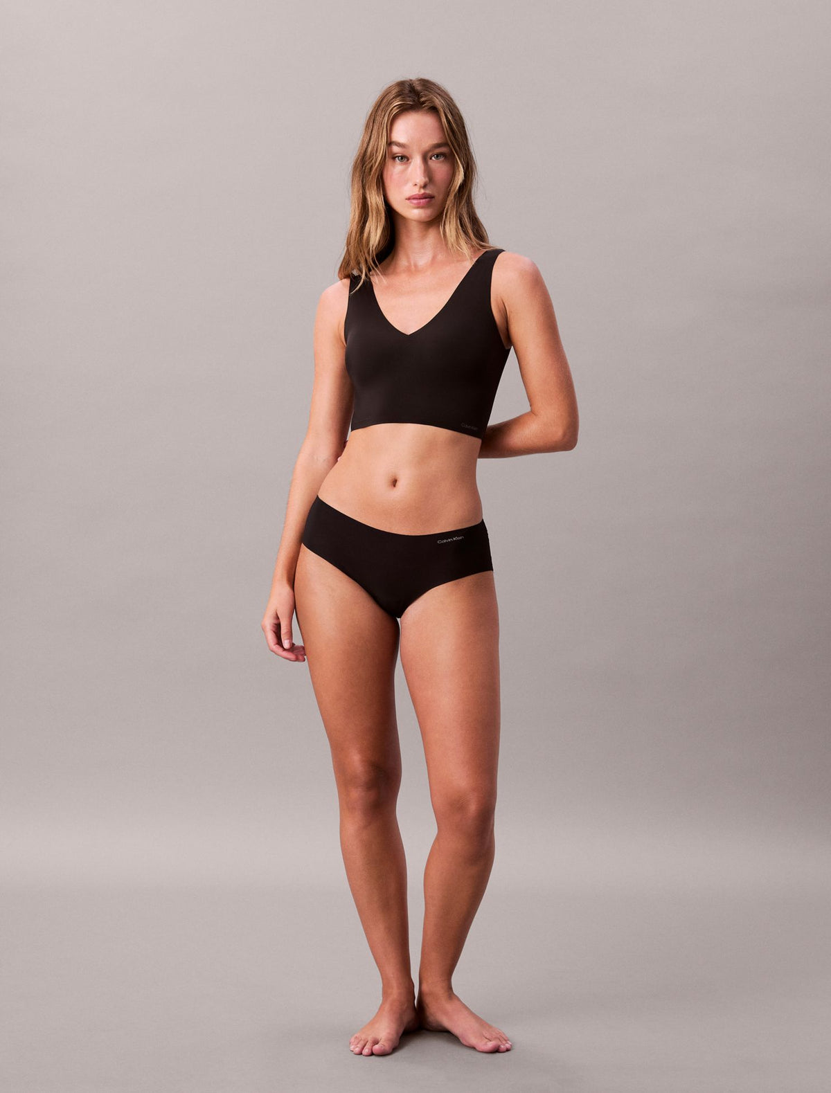 Invisibles Lightly Lined V-Neck Bralette - Calvin Klein Underwear