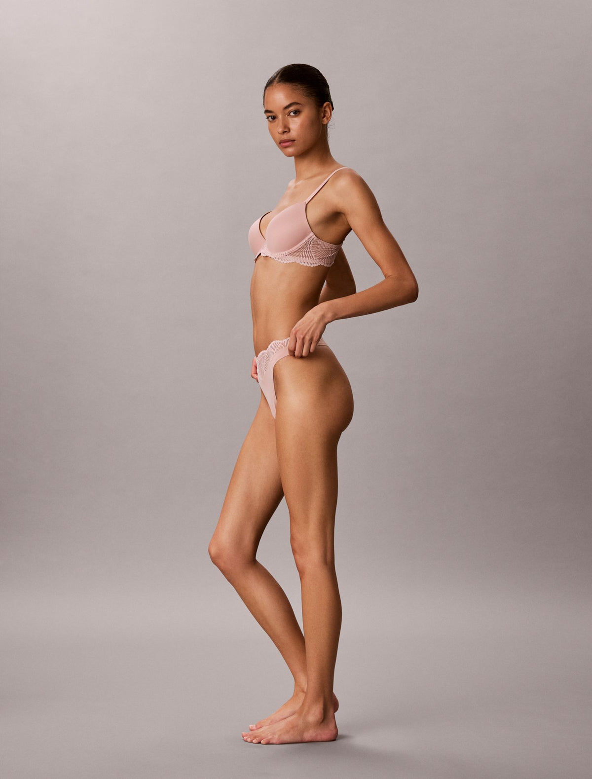 Perfectly Fit Lace Lift Demi Bra - Calvin Klein Underwear