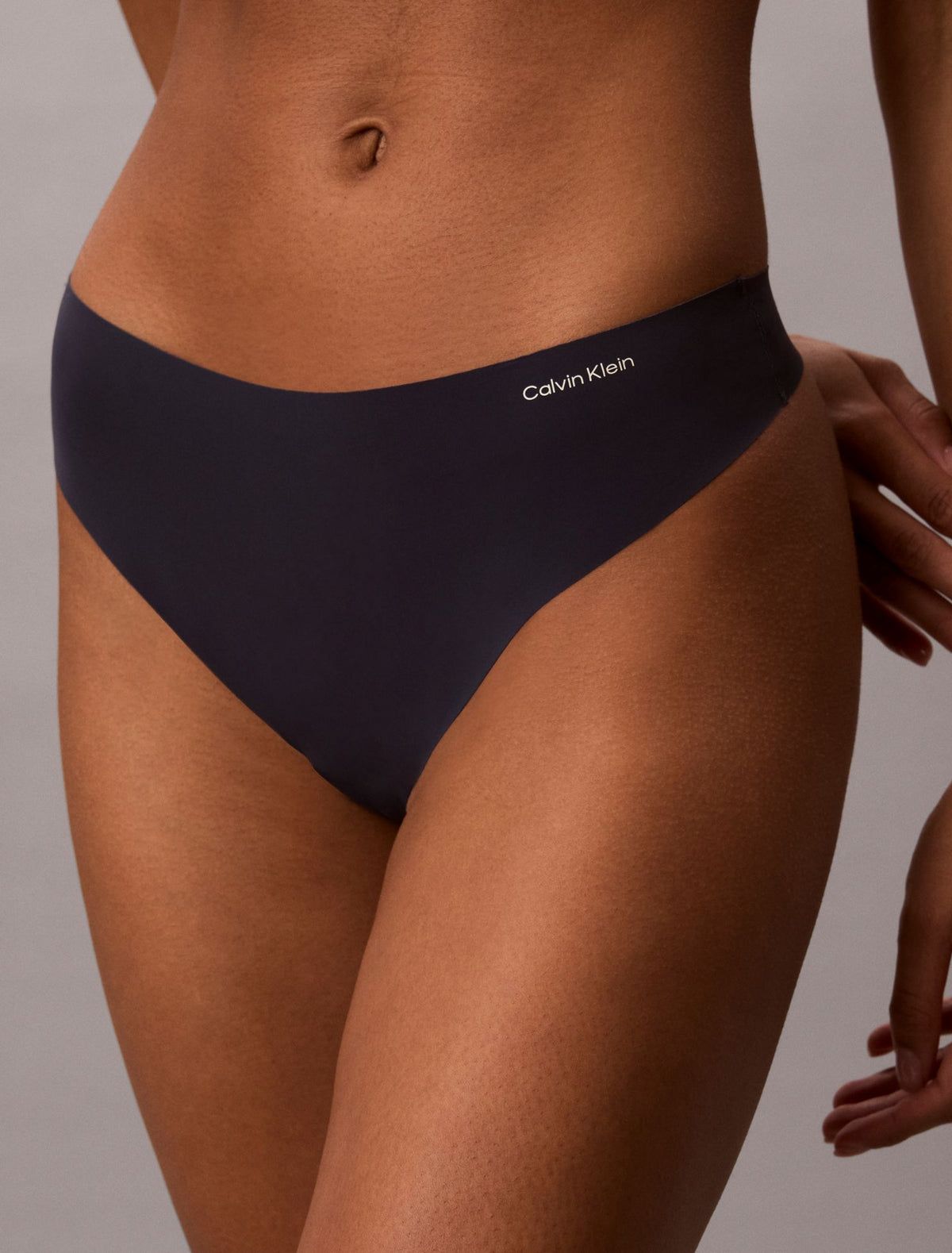 Invisibles Thong - Calvin Klein Underwear