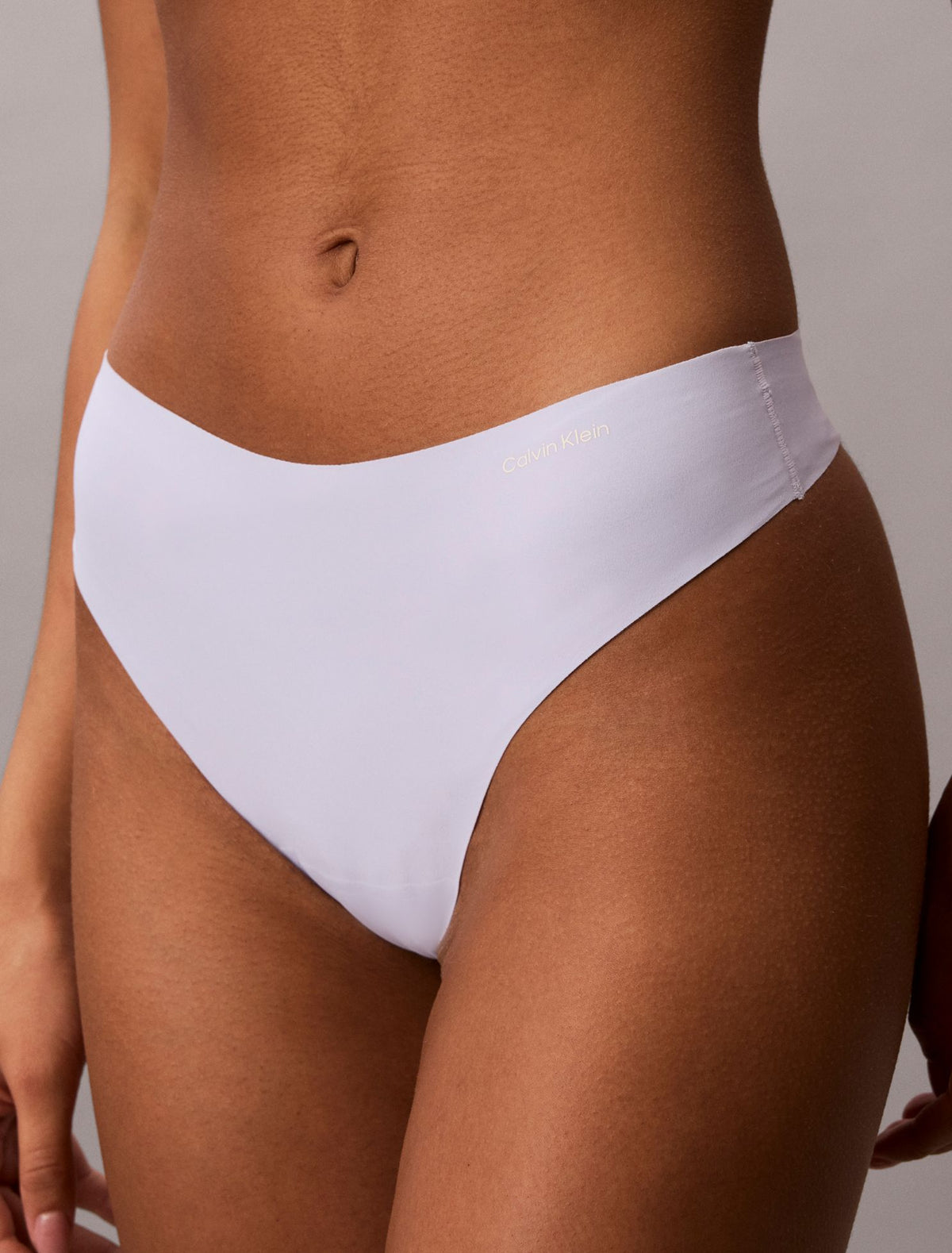 Invisibles Thong - Calvin Klein Underwear