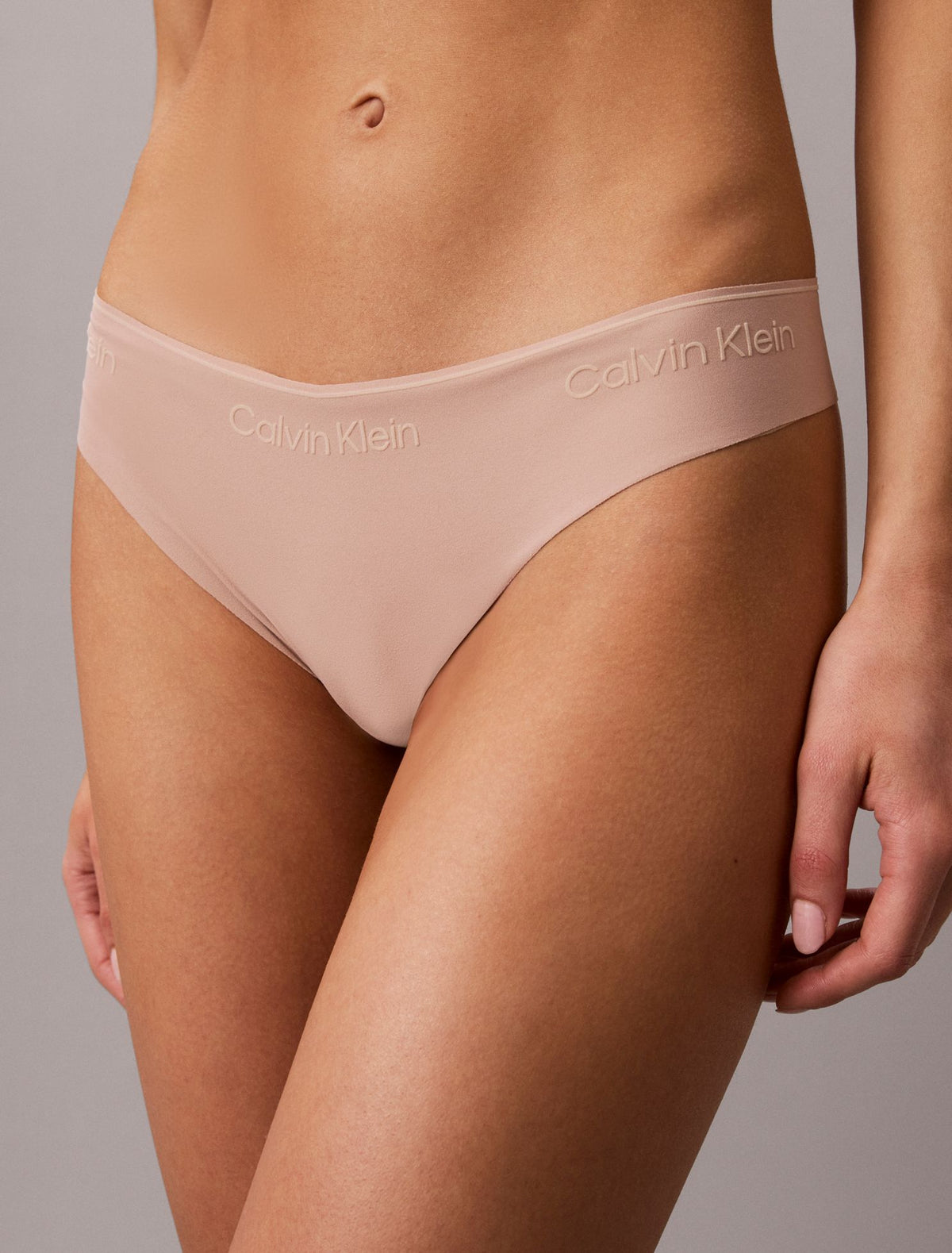 Invisibles Thong - Calvin Klein Underwear
