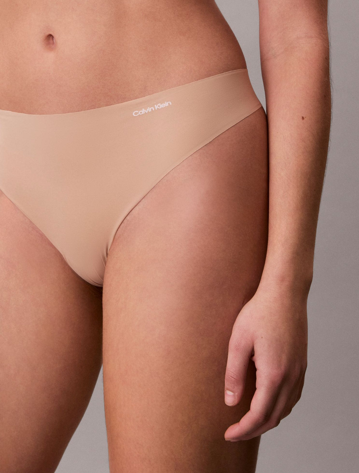 Invisibles Thong - Calvin Klein Underwear