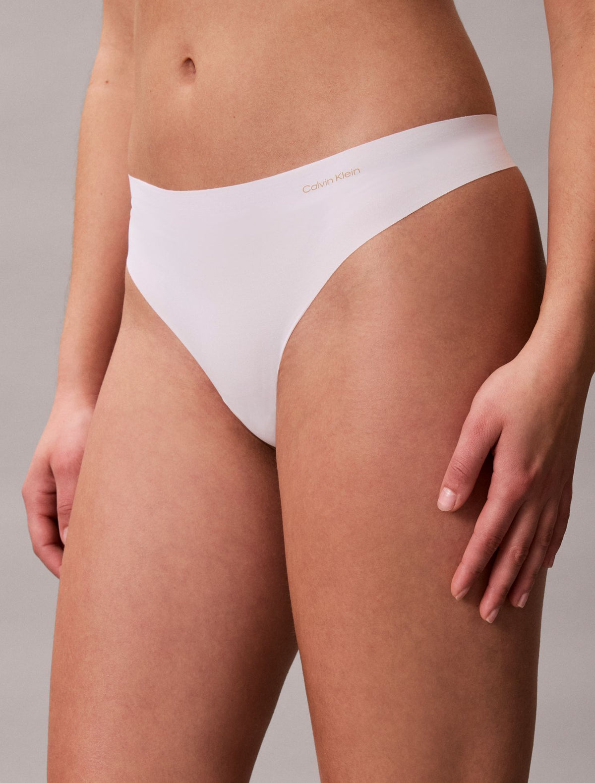 Invisibles Thong - Calvin Klein Underwear