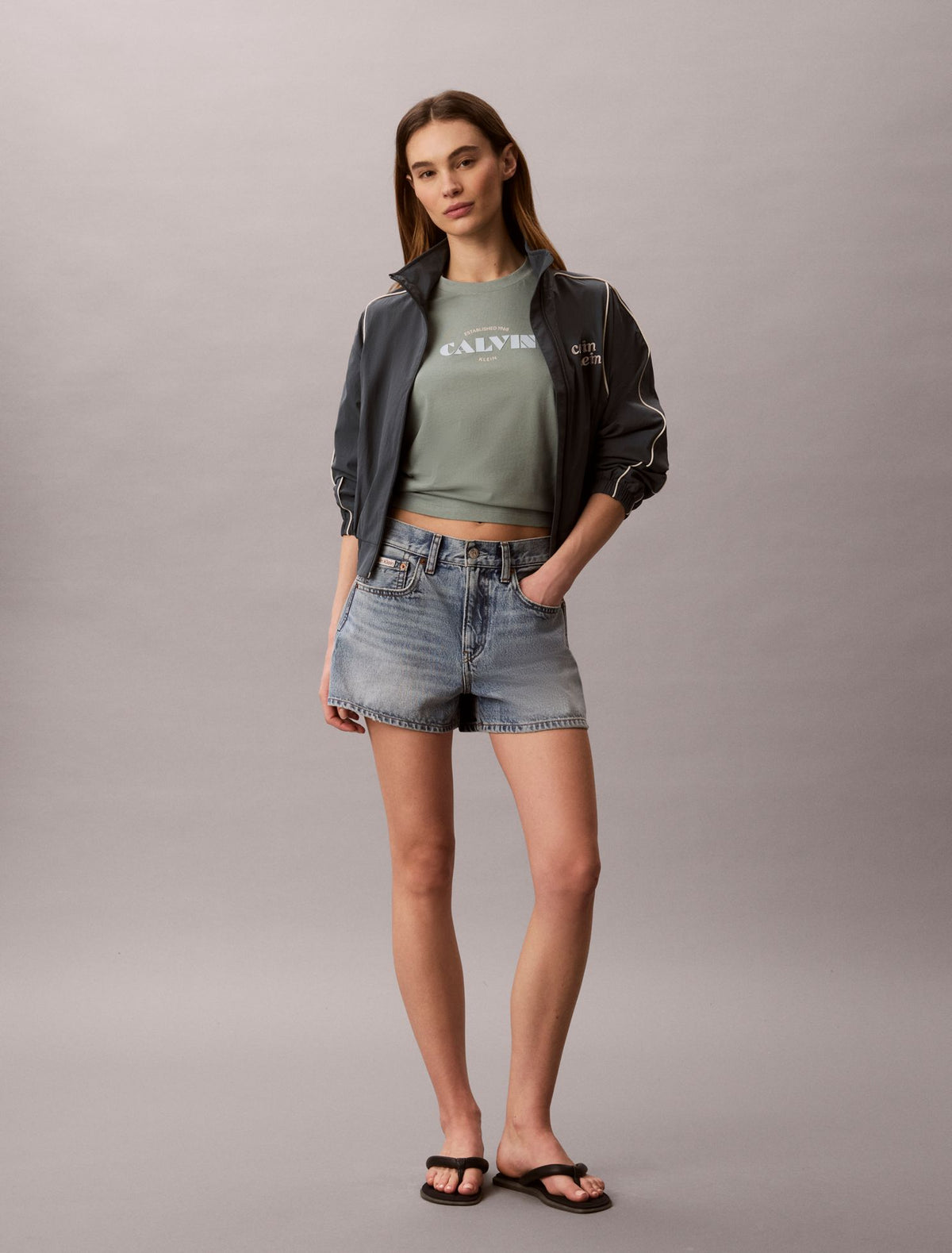 Bold Logo Graphic Classic T-Shirt - Calvin Klein Women